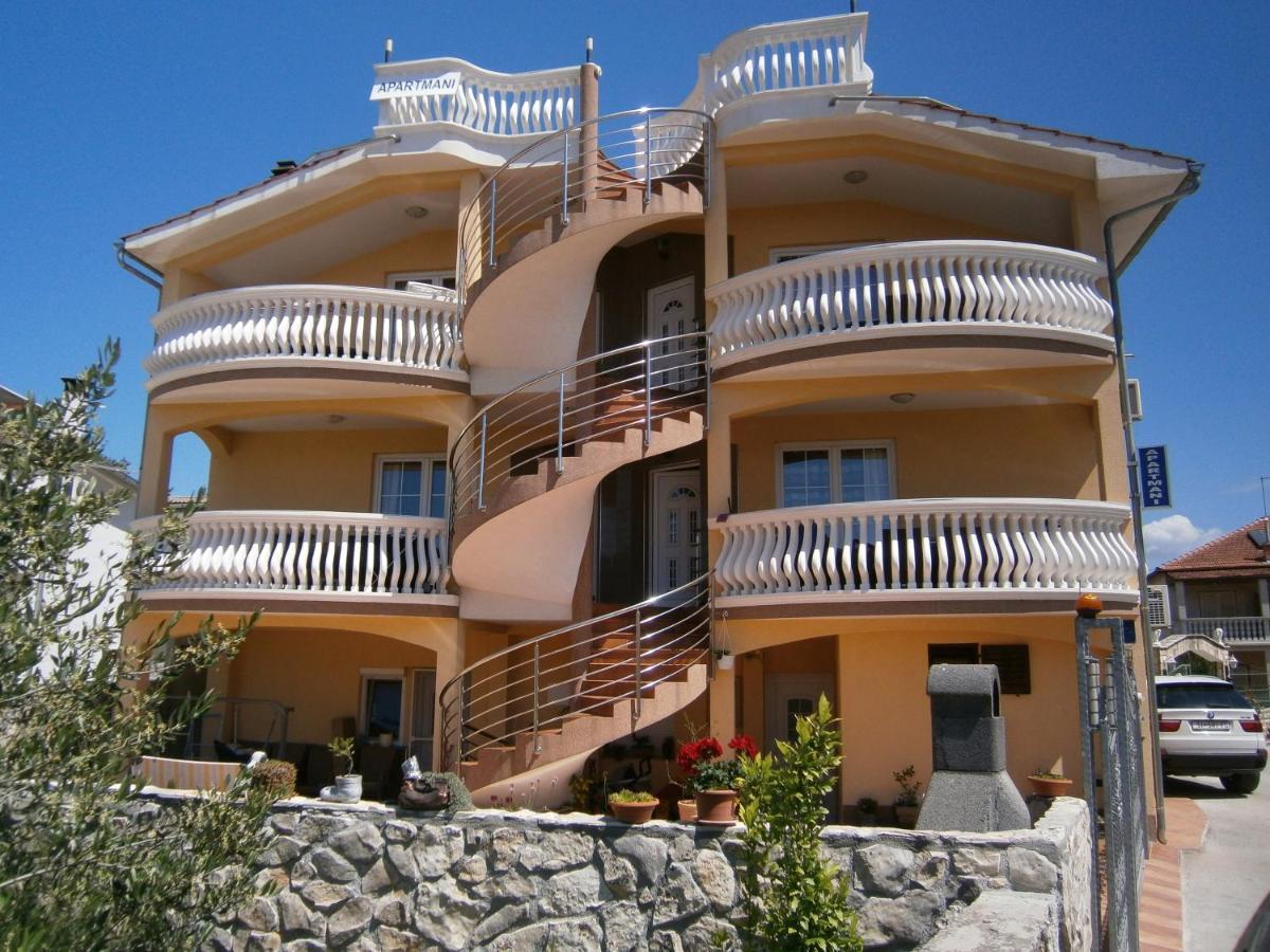 Apartments With A Parking Space Vodice - 13973 Екстериор снимка